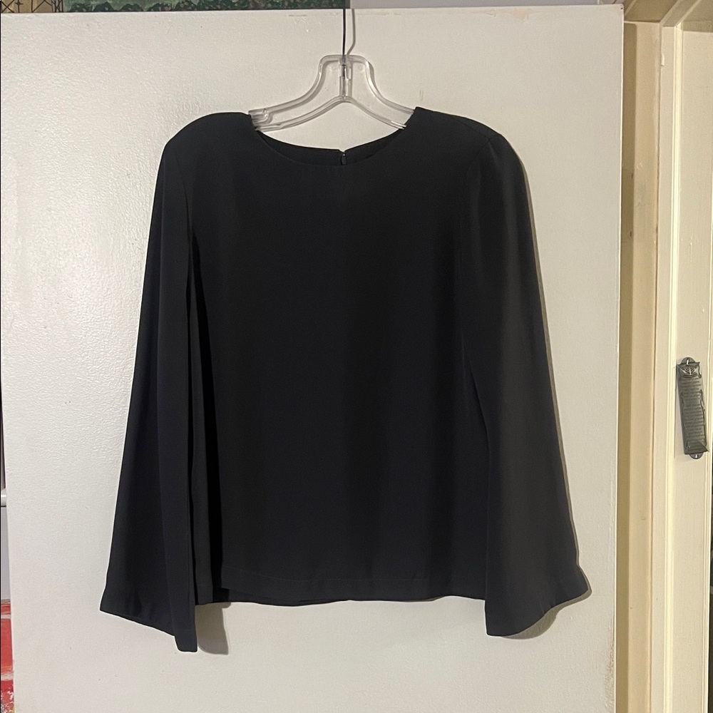 Banana republic gray bell sleeve round neck hidden back zip blouse. Lined body